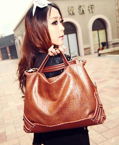 หมดค่ะ กระเป๋าแฟชั่น แบรนด์ดังMaomao รุ่น31-017 รุ่นนี้เท่ห์ค่ะ นำเข้าแบรนด์แท้100% 